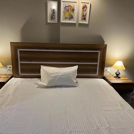 Risal Home Stays グレーター・ノイダ エクステリア 写真